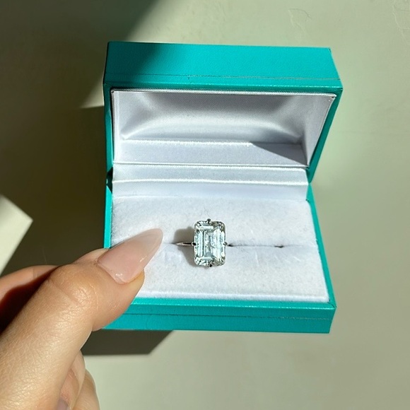 Emerald Cut Diamond Ring - Picture 6 of 9